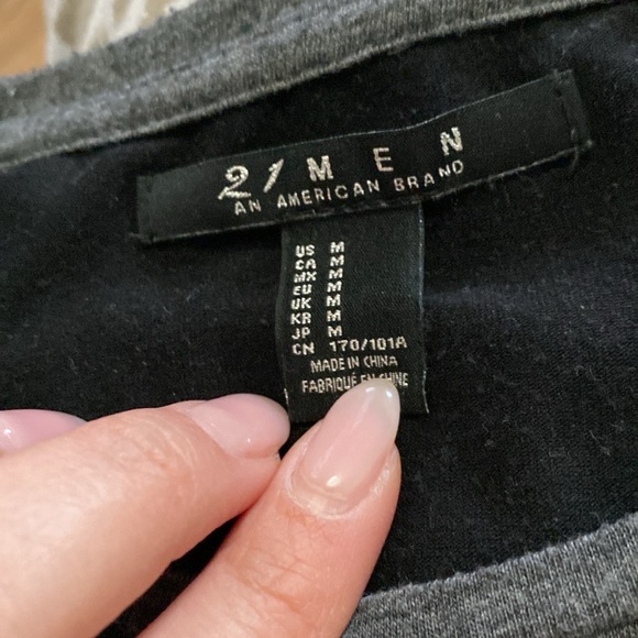 Forever 21 T-shirt - Picture 3 of 4